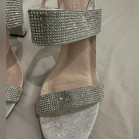 De Blossom Collection Silver Heel. Worn Once. Like New. - Picture 6 of 11